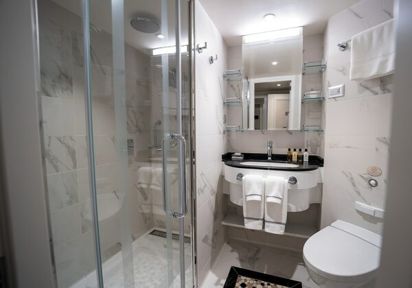 Regent Seven Seas Cruises Seven Seas Grandeur Deluxe Veranda Suite Bathroom.jpeg